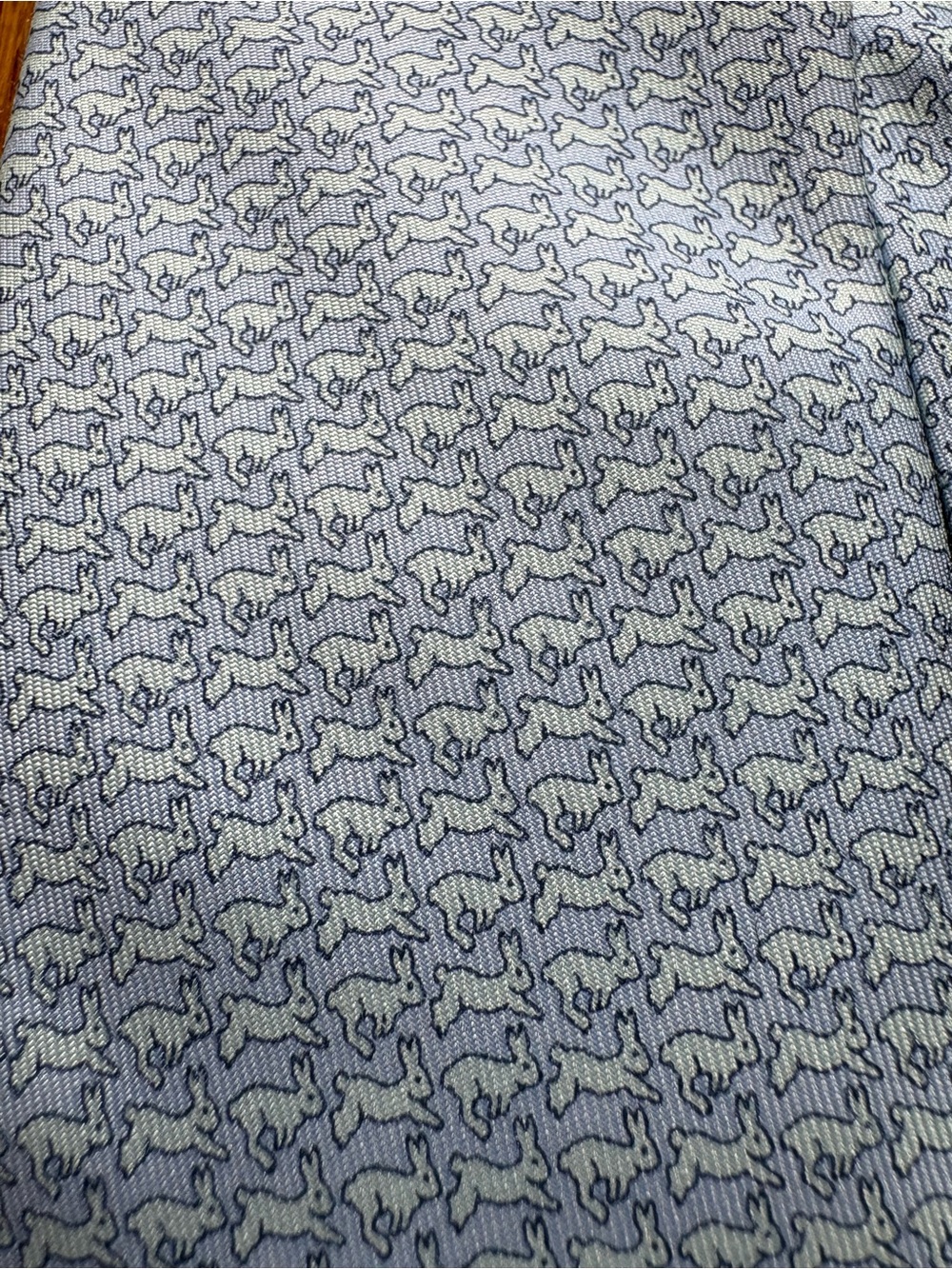 Vineyard Vines Men’s Tie Light Blue Rabbit Print 100% Silk